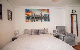 4 Bedroom House Rented By The Room
